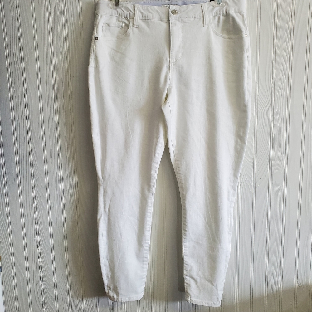Ava & Viv White Skinny Jeans